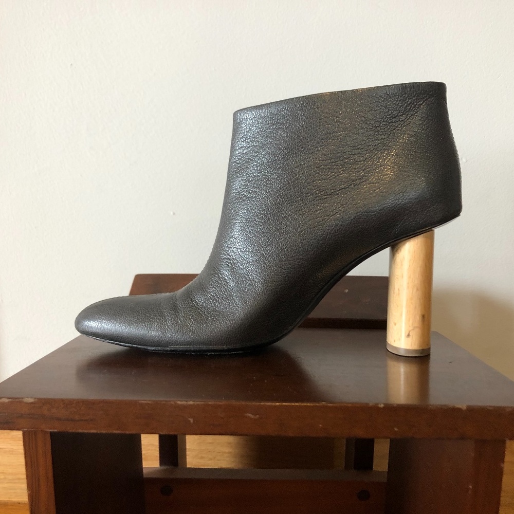 Leather ankle boot!